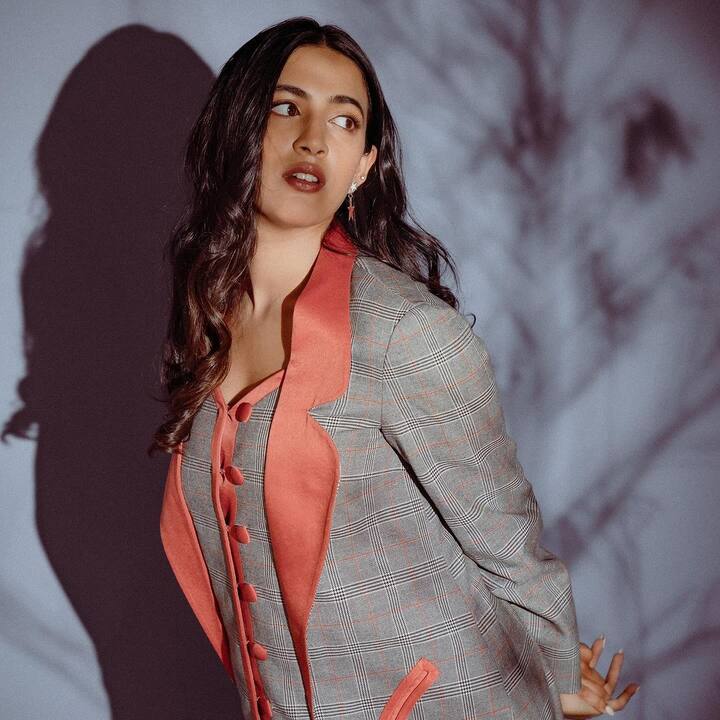 అయితే డివోర్స్ తర్వాత నిహారిక పూర్తిగా తన లైఫ్పై కాన్సంట్రేట్ చేస్తుంది. సినిమాలు, షోలు, ప్రొడక్షన్ హౌస్తో బిజీగా లైఫ్ లీడ్ చేస్తుంది. (Images Source: Instagram/Niharika Konidela)