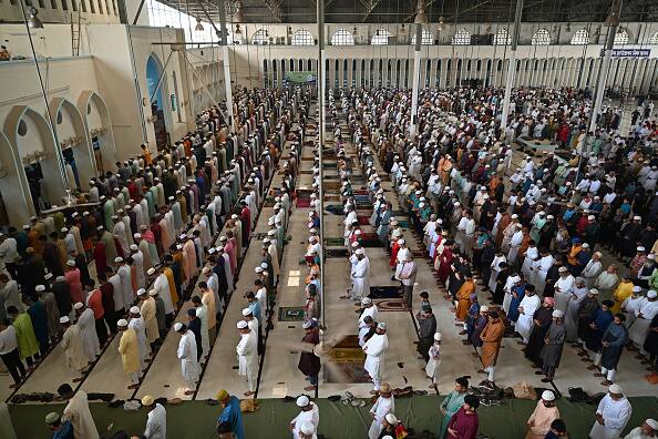 The president, cabinet members, government bureaucrats, politicians, and other esteemed figures of the state participated in the prayer. (Image Source: Getty)