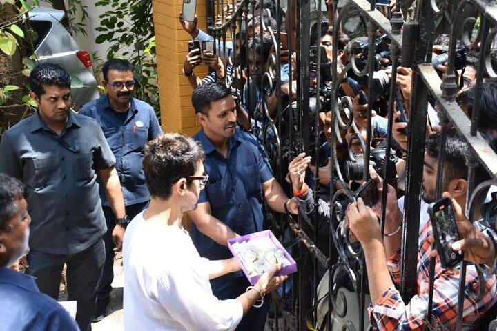 Aamir also distributed sweets to the paps and fans stationed outside his house.