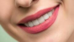 Teeth Whitening Tips : आपले दात स्वच्छ आणि पांढरे असावेत अशी प्रत्येक व्यक्तीची इच्छा असते ,म्हणून या टिप्ससह मिळवा चमकदार दात!