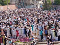 एक साथ झुके हजारों सिर, कोटा में ईद की नमाज के बाद नेताओं और पुलिस प्रशासन ने दी मुबारकबाद