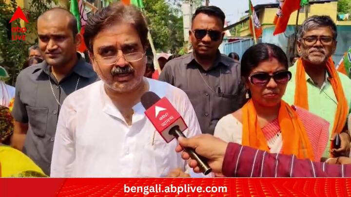 তমলুকে তৃণমূলের প্রার্থী দেবাংশু ভট্টাচার্য, বিজেপি-র কলকাতা হাইকোর্টের প্রাক্তন বিচারপতি অভিজিৎ গঙ্গোপাধ্যায়, সিপিএম-এর সায়ন বন্দ্যোপাধ্যায়। সি ভোটার সমীক্ষা বলছে, তমলুকে সম্ভাব্য জয়ী অভিজিৎ। আগামী ২৫ মে ষষ্ঠ দফায় ভোটগ্রহণ তমলুকে। (ছবি:PTI)