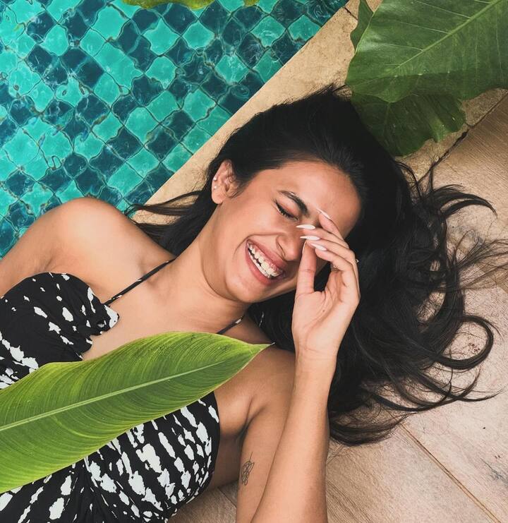 హీరోయిన్గా నటిస్తూనే.. ప్రొడక్షన్ హౌస్తో సినిమాలు, సిరీస్లను తెరకెక్కిస్తుంది నిహారిక. సెలబ్రెటీలతో కుకింగ్ షో చేయిస్తూ బిజీగా మారిపోయింది. (Images Source: Instagram/Niharika Konidela)