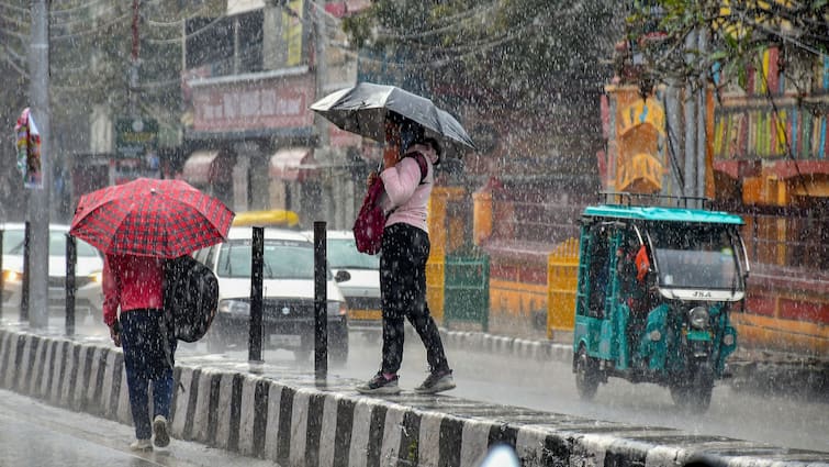 weather updates 6th september 2024 Today Vidarbha And Marathwada Some Districts Heavy Rain Read imd alert Maharashtra Weather Update : राज्यात पुन्हा धो-धो बरसणार, ‘या’ भागात वादळी वाऱ्यासह मुसळधार पाऊस; वाचा हवामान विभागाचा अंदाज