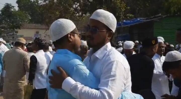 ईद की खुशियों में महिलाएं भी आगे रही. रमज़ान में जिस तरह अपने कर्तव्यों का निर्वहन किया. घर व बाहर दोनों को संभाला. उसी तरह ईद की खुशियों में चार चांद लगाने में वह दिलो-जान से लगी रहीं. मेहमान नवाजी के लिए सेंवइयां व लजीज व्यंजन बनाया. घरों में शुक्राने की नमाज़ अदा की. शाम को सज-धज कर रिश्तेदारों, पड़ोसियों के यहां ईद की बधाई देने भी गईं.