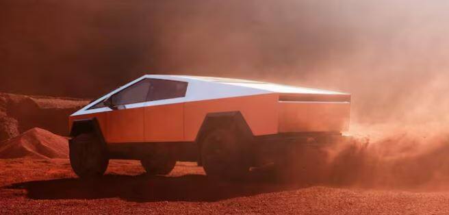 ਟੇਸਲਾ ਨੇ ਹਾਲ ਹੀ ਵਿੱਚ ਗਲੋਬਲ ਮਾਰਕੀਟ ਵਿੱਚ ਆਪਣਾ ਸਾਈਬਰਟਰੱਕ ਲਾਂਚ ਕੀਤਾ ਹੈ। ਇਸ ਸਾਈਬਰ ਟਰੱਕ ਦੀ ਰੇਂਜ 340 ਮੀਲ ਹੈ। ਇਹ ਸਾਈਬਰਟਰੱਕ 2.6 ਸੈਕਿੰਡ ਵਿੱਚ 0 ਤੋਂ 60 ਮੀਲ ਪ੍ਰਤੀ ਘੰਟਾ ਦੀ ਰਫਤਾਰ ਫੜ ਸਕਦਾ ਹੈ। ਸਾਈਬਰਟਰੱਕ ਦੀ ਟਾਪ ਸਪੀਡ 130 mph ਹੈ।