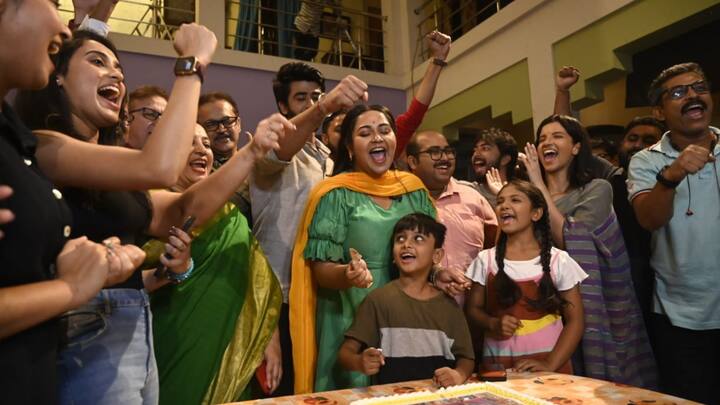 Daily Serial Update: সোহাগের চরিত্রে এই ধারাবাহিকে অভিনয় করেন অন্বেষা রায় মুখোপাধ্যায়, অন্যদিকে অভিষেক বীর শর্মাকে দেখা যায় চাঁদের চরিত্রে। একাধিক সামাজিক বিষয় নিয়ে এই ধারাবাহিকে গল্প এগোয়।