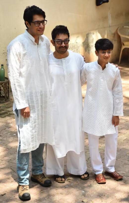 ਈਦ ਦੇ ਮੌਕੇ 'ਤੇ ਆਮਿਰ ਨੇ ਆਪਣੇ ਦੋ ਪੁੱਤਰਾਂ ਆਜ਼ਾਦ ਅਤੇ ਜੁਨੈਦ ਨਾਲ ਪਾਪਰਾਜ਼ੀ ਨੂੰ ਪੋਜ਼ ਦਿੰਦੇ ਨਜ਼ਰ ਆਏ। ਤਿੰਨਾਂ ਨੇ ਇਕੱਠੇ ਈਦ ਮਨਾਈ ਅਤੇ ਮੁਸਕਰਾਉਂਦੇ ਹੋਏ ਪੋਜ਼ ਵੀ ਦਿੱਤੇ। ਖਾਸ ਗੱਲ ਇਹ ਹੈ ਕਿ ਤਿੰਨਾਂ ਨੇ ਟਵਿਨਿੰਗ ਕੀਤੀ ਸੀ। ਤਿੰਨੋਂ ਚਿੱਟੇ ਰੰਗ ਦੇ ਪਹਿਰਾਵੇ ਵਿੱਚ ਨਜ਼ਰ ਆਏ।
