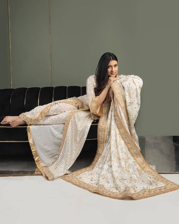 स्टार्सही सोशल मीडियावर सतत ईदचे खास फोटो शेअर करत असतात.