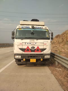 Samruddhi Mahamarg Accident: इंडिकेटर न देताच ट्रकनं लेन बदलली, अन्... समृद्धी महामार्गावर भीषण अपघात; कारचा चक्काचूर