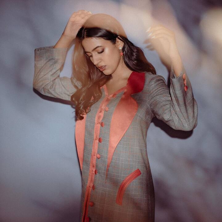 నిహారిక కొణిదెల సోషల్ మీడియాలో ఎప్పుడూ యాక్టివ్గా ఉంటుంది. తన మూవీ అప్డేట్స్, పర్సనల్ అప్డేట్స్ అన్ని సోషల్మీడియా ద్వారా అభిమానులకు చెప్తోంది. (Images Source: Instagram/Niharika Konidela)