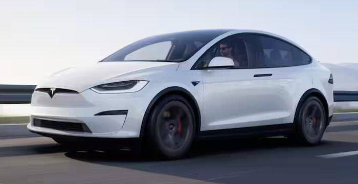 ਟੇਸਲਾ ਦਾ ਮਾਡਲ ਇਹ ਕਾਰ 1020 hp ਦੀ ਅਧਿਕਤਮ ਪਾਵਰ ਜਨਰੇਟ ਕਰਦੀ ਹੈ। ਜਦੋਂ ਕਿ ਇਸ ਕਾਰ ਨੂੰ 0 ਤੋਂ 60 ਮੀਲ ਪ੍ਰਤੀ ਘੰਟਾ ਦੀ ਰਫਤਾਰ 'ਤੇ ਪਹੁੰਚਣ 'ਚ 2.5 ਸੈਕਿੰਡ ਦਾ ਸਮਾਂ ਲੱਗਦਾ ਹੈ। ਇਹ ਕਾਰ ਸਿੰਗਲ ਚਾਰਜਿੰਗ 'ਚ 326 ਮੀਲ ਦੀ ਦੂਰੀ ਤੈਅ ਕਰ ਸਕਦੀ ਹੈ। ਇਸ ਕਾਰ ਦੀ ਕੀਮਤ $68,590 ਤੋਂ ਸ਼ੁਰੂ ਹੁੰਦੀ ਹੈ।