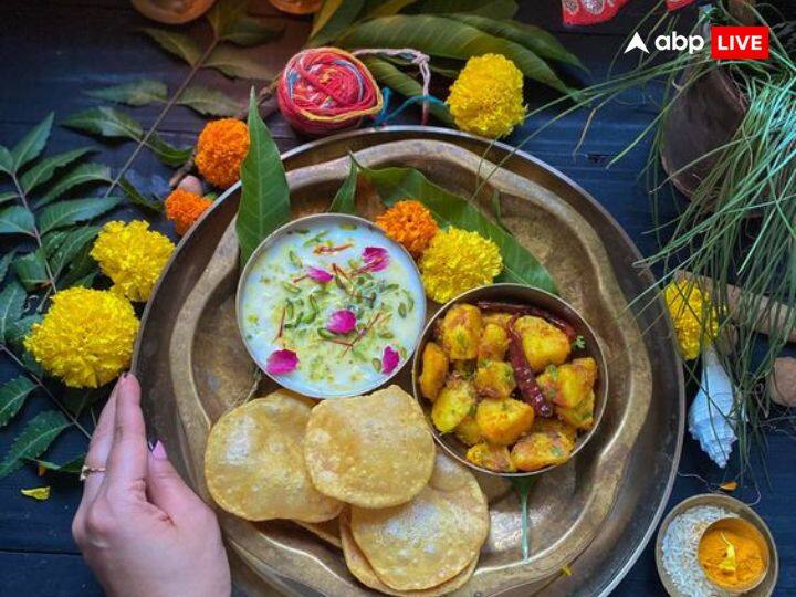 नवरात्रि के दौरान अपने सातविक भोजन ही ग्रहण करना चाहिए. इस दौरान प्याज, लहसून का सेवन नहीं करना चाहिए, साथ ही मांस और मदिरा को भी ग्रहण नहीं करना चाहिए.