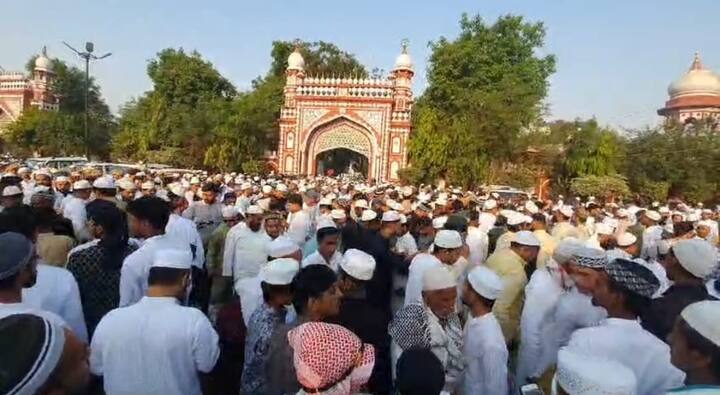 Aligarh News Eid 2024 eid namaz in Mosque and prayed to allah for peace ann UP News: अलीगढ़ में कड़ी सुरक्षा के बीच अदा की गई ईद की नमाज, पुलिस प्रशासन रहा सतर्क