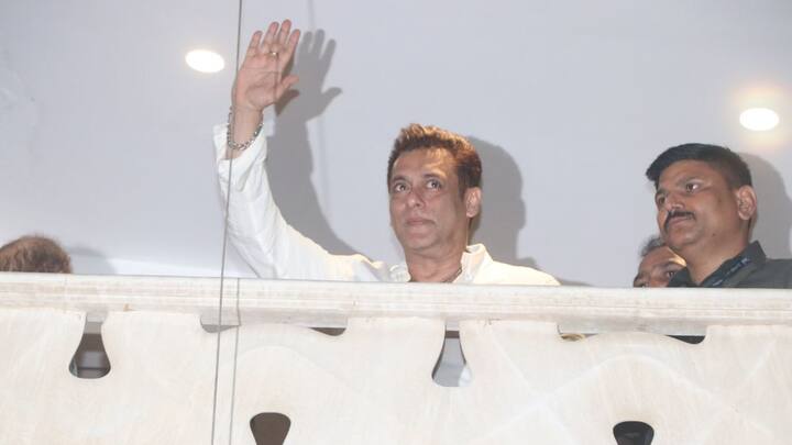 Salman Khan :  ईदच्या निमित्ताने अभिनेता सलमान खानच्या घराबाहेर चाहत्यांची मोठी गर्दी पाहायला मिळाली.