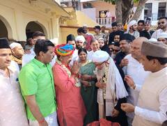 एक साथ झुके हजारों सिर, कोटा में ईद की नमाज के बाद नेताओं और पुलिस प्रशासन ने दी मुबारकबाद