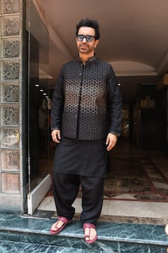 Aamir Ali Treats Paparazzi To Eid Delicacy Made By His Mother, Poses In Back Kurta - See Pics
