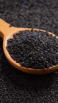 શિયાળામાં કાળા તલના સેવનના  5 ગજબ ફાયદા