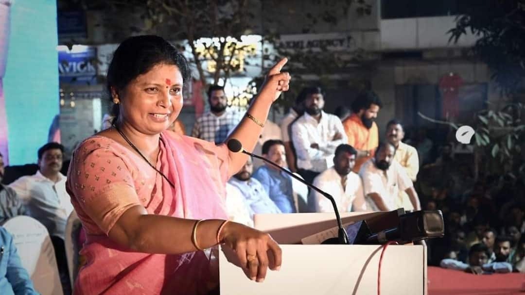 Pooja Tadas daughter in law of BJP MP Ramdas Tadas along with Sushma Andhare has directly pleaded with PM Modi while making very serious allegations on pankaj tadas Sushma andhare : मग हा कसला मोदींचा परिवार? रामदास तडस यांच्या सूनेच्या गंभीर आरोपांवर सुषमा अंधारेंचा हल्लाबोल