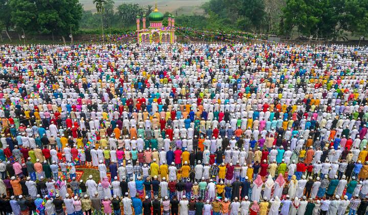 Muslim devotees offer 'namaz' during Eid-al-Fitr celebrations, at a ground, in Nadia, West Bengal. (Image Source: PTI)