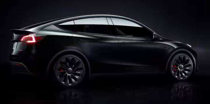 ਮਾਡਲ Y 'ਚ ਐਡਵਾਂਸ ਸੇਫਟੀ ਫੀਚਰਸ ਦਿੱਤੇ ਗਏ ਹਨ। ਇਸ ਗੱਡੀ 'ਚ ਡਿਊਲ ਮੋਟਰ ਪਾਵਰਟ੍ਰੇਨ ਹੈ, ਜੋ ਇੰਸਟੈਂਟ ਟਾਰਕ ਜਨਰੇਟ ਕਰਦੀ ਹੈ। ਮਾਡਲ Y ਦੀ ਰੇਂਜ 310 ਮੀਲ ਹੈ। ਫੈਡਰਲ ਟੈਕਸ ਕ੍ਰੈਡਿਟ ਤੋਂ ਬਾਅਦ ਇਸ ਕਾਰ ਦੀ ਕੀਮਤ $37,490 ਹੈ।