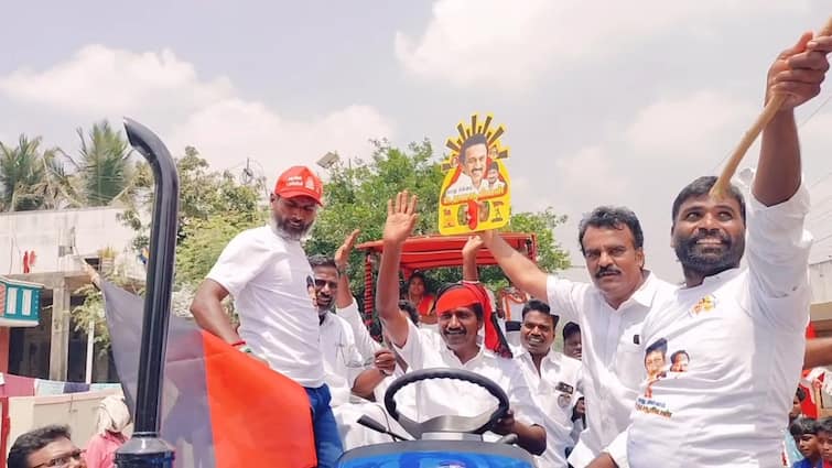 Lok Sabha Election 2024 Kanchipuram DMK candidate G Selvam  went on an agricultural tractor to collect votes - TNN டிராக்டரில் பிரச்சாரம் செய்த திமுக வேட்பாளர்..! 
