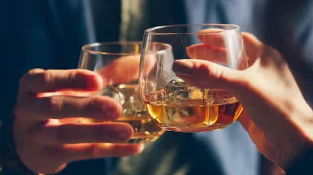 How Much Alcohol is OK Per Day know what says WHO Alcohol: ਇੱਕ,ਦੋ ਜਾਂ ਤਿਨ...ਰੋਜ਼ ਕਿੰਨੇ ਪੈਗ ਲਾਉਣ ਨਾਲ ਸਿਹਤ ਨਹੀਂ ਹੋਵੇਗੀ ਖਰਾਬ? WHO ਨੇ ਦੱਸੀ ਲਿਮਿਟ