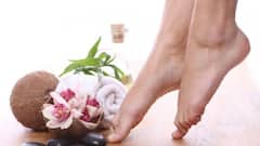 फटी एड़ियां बन रही हैं शर्मिंदगी और असुविधा का कारण, तो यह घरेलू उपाय आएंगे बड़े काम