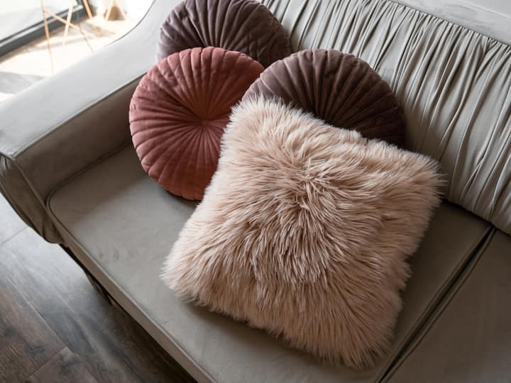 4. Plush Pillows: Scatter an array of plush pillows on your sofa or accent chairs to enhance both comfort and style. Mix and match different sizes, shapes, and patterns to create a cozy atmosphere that reflects your personality. (Image source: getty images)