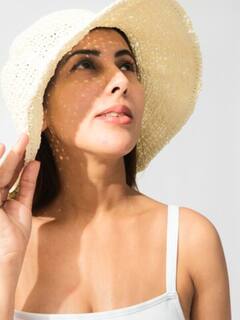 Beach Look: गर्मी की छुट्टियों में बीच पर जाने का है प्लान, तो जरूर कैरी करें इस तरह की ड्रेसेज