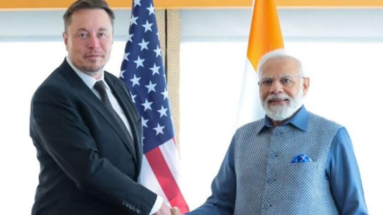 Tesla CEO Elon Musk First India Visit to meet Pm modi over tesla factory announcement Maharashtra marathi News Elon Musk India Visit: एलन मस्क पहिल्यांदाच भारत दौऱ्यावर; पंतप्रधान मोदींची भेट घेणार, टेस्लासंदर्भात मोठ्या घोषणेची शक्यता