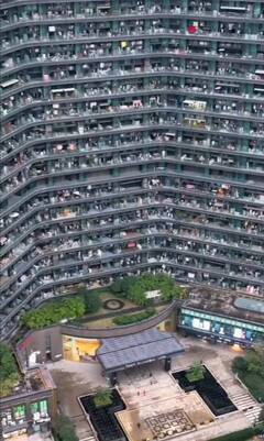 वो बिल्डिंग जहां एकसाथ रहते हैं 20 हजार लोग, देखकर हर कोई रह जाता है हैरान