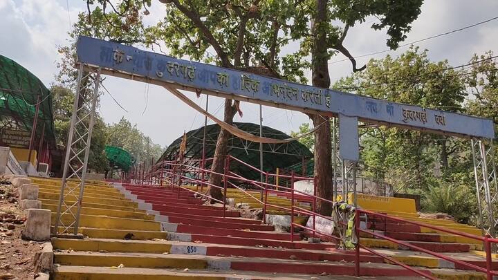 अम्बिकापुर से पहुंची 66 साल की महिला श्रद्धालु नारायणी दास ने माता के दर्शन करने के बाद सीढ़ियों से वापस लौटने के दौरान कहा यहां की प्रकृति और शांत वातावरण ने मन मोह लिया है और उन्हें सीढ़ी चढ़ने और उतरने में किसी तरह की थकावट नहीं हो रही है. मां के दर्शन के बाद आत्मा एकदम शांत हो गई है. कुदरगढ़ के पहाड़ में विराजी मां बागेश्वरी की महिमा को लेकर मान्यता है कि यहां कोई भी श्रद्धालु सच्चे दिल से नौकरी, व्यापार, धन, दौलत, सुख, समृद्धि, शांति की मन्नत मांगता है तो मां बागेश्वरी उनकी मुराद जरूर पूरी करती हैं. चैत्र नवरात्रि के अवसर पर मां बागेश्वरी के दरबार में हर दिन 8 से 10 हजार श्रद्धालु पहुंचते हैं और मन्नत मांगते है.