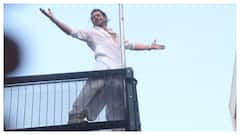 Shah Rukh Khan Greets His Fan On Eid From Mannat In His Signature Style - See Pics