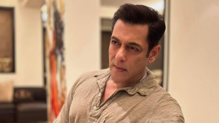 Salman Khan announced his next film going to release on Eid 2025 Salman Khan: ঈদে নেই সলমনের নতুন ছবি, দর্শকদের খুশি করতে অন্য খবর শোনালেন 'ভাইজান'