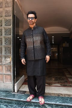 Aamir Ali Treats Paparazzi To Eid Delicacy Made By His Mother, Poses In Back Kurta - See Pics