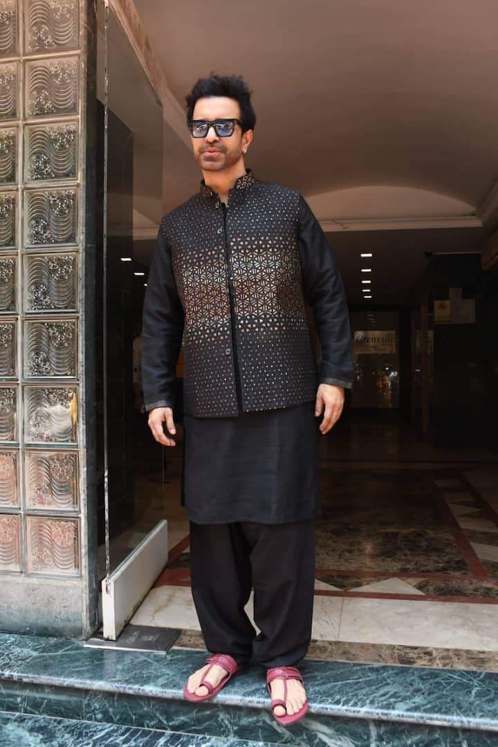 The actor is known for his work in 'Kahaani Ghar Ghar Kii', 'Woh Rehne Waali Mehlon Ki', 'Kis Desh Mein Hai Meraa Dil', 'Hongey Judaa Na Hum', and others.