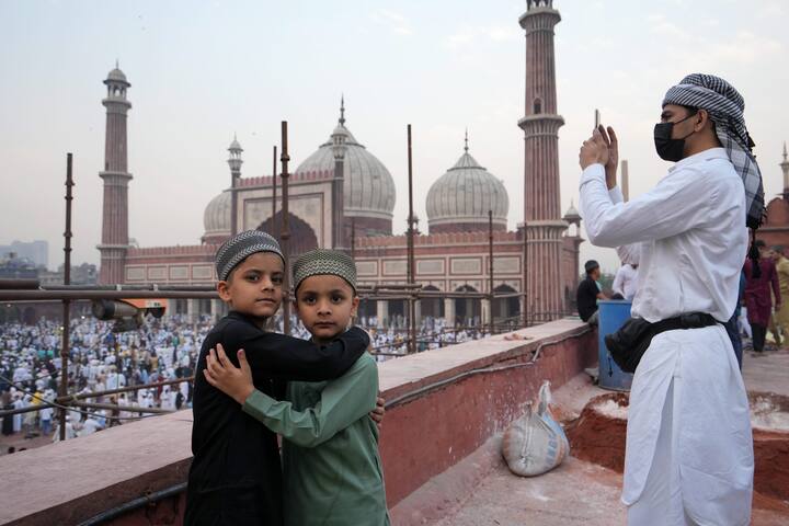 Children greet each other at the Jama Masjid on the occasion of the Eid-al-Fitr festival, in New Delhi. (Image Source: PTI)