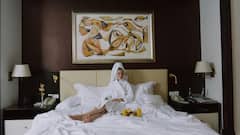 क्योंं होटल रूम ठीक 12 बजे करने पड़ते हैें खाली? जानिए वजह