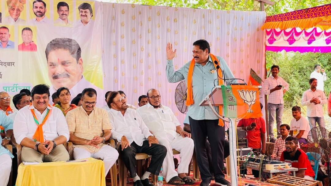 Sanjay Mandlik on Shahu Maharaj : आत्ताचे महाराज हे कोल्हापूरचे आहेत का? ते खरे वारसदार नाहीत; खासदार संजय मंडलिकांचा तोल सुटला Sanjay Mandlik on Shahu Maharaj Is the current shahu Maharaj from Kolhapur They are not true heirs Sanjay Mandalik lost his balance in rally Sanjay Mandlik on Shahu Maharaj : आत्ताचे महाराज हे कोल्हापूरचे आहेत का? ते खरे वारसदार नाहीत; खासदार संजय मंडलिकांचा तोल सुटला