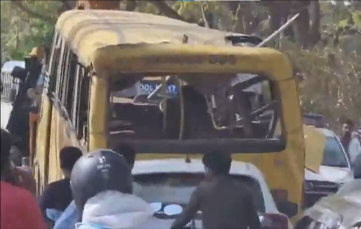 मामले में पुलिस का कहना है कि ड्राइवर नशे की हालत में था. बता दें कि बच्चों ने भी ड्राइवर के नशे में होने की बात कही है. बस 120 किलोमीटर प्रति घंटे की स्पीड से दौड़ रही थी.