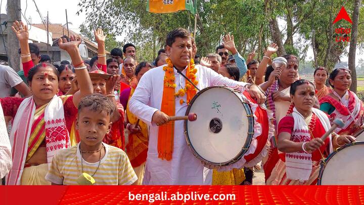 বালুরঘাটে প্রার্থী স্বয়ং রাজ্য বিজেপি সভাপতি সুকান্ত মজুমদার। বিপ্লব মিত্র তৃণমূলের টিকিটে লড়ছেন। জোট প্রার্থী জয়দেব সিদ্ধান্ত। ISF প্রার্থী মোজাম্মেল হক। সি ভোটার বলছে সুকান্ত মজুমদার সম্ভাব্য জয়ী।  (ছবি:PTI)