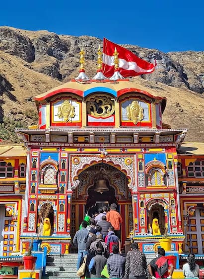 જો તમે ચાર ધામની યાત્રા કરવાનું વિચારી રહ્યા છો, તો IRCTC તમારા માટે એક શાનદાર ટૂર પેકેજ લઈને આવ્યું છે. તેના દ્વારા તમે દેશના અનેક ધાર્મિક સ્થળોની મુલાકાત લઈ શકો છો.
