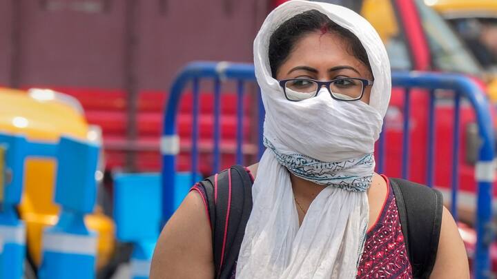 आईएमडी के आंकड़ों के मुताबिक दिल्ली में पिछले तीन दिनों से अधिकतम तापमान 40 डिग्री सेल्सियस के करीब है, बृहस्पतिवार को नजफगढ़ में पारा 40.1 डिग्री सेल्सियस के पार पहुंच गया.