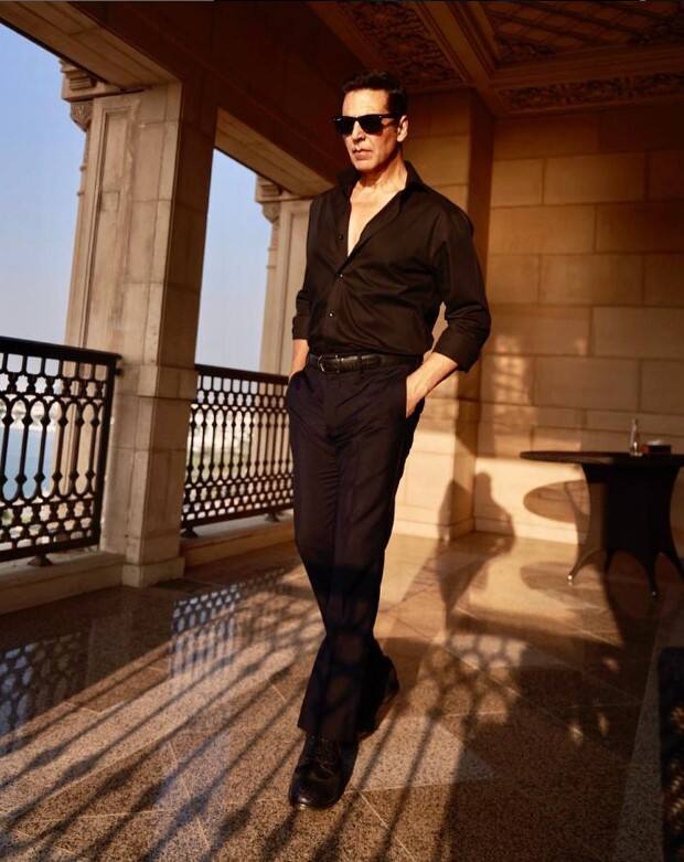 इंटरव्यू के दौरान अक्षय ने आगे बताया कि उन्होंने नौकरी बदल ली और फिर जब वे दिल्ली आए, तो सड़कों पर ज्वैलरी बेचने लगे थे. उन्होंने बताया,