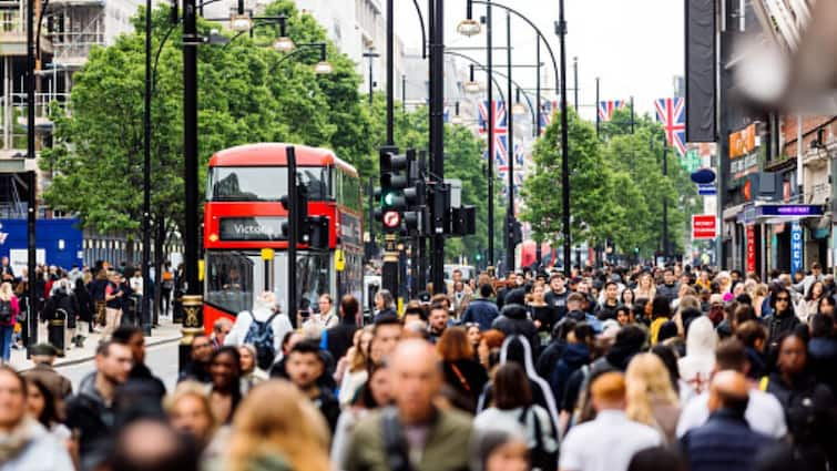 New UK Visa Rules Who Can Go To England For Work Now And Who Can Take Family Along Know Minimum Salary Limits New UK Visa Rules: Who Can Go To England For Work Now And Who Can Take Family Along? Know Minimum Salary Limits