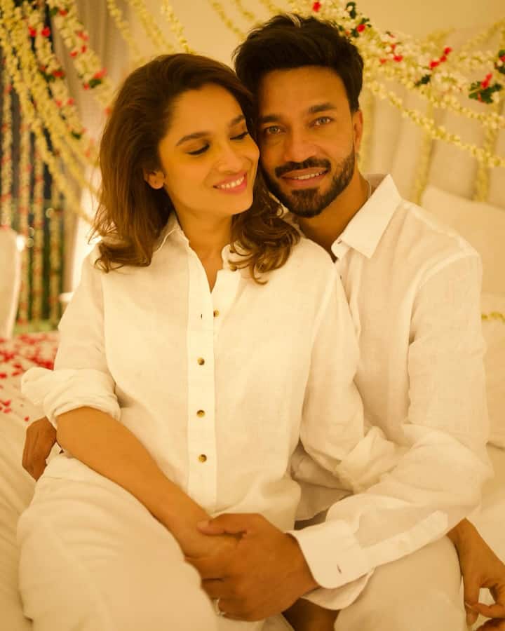 अंकिता आणि विकी जैन एकमेकांना खूप दिवसांपासून ओळखतात. मात्र, 2019 मध्ये त्याने विकी जैनला डेट करायला सुरुवात केली. यानंतर दोघांनी डिसेंबर २०२१ मध्ये लग्न केले.