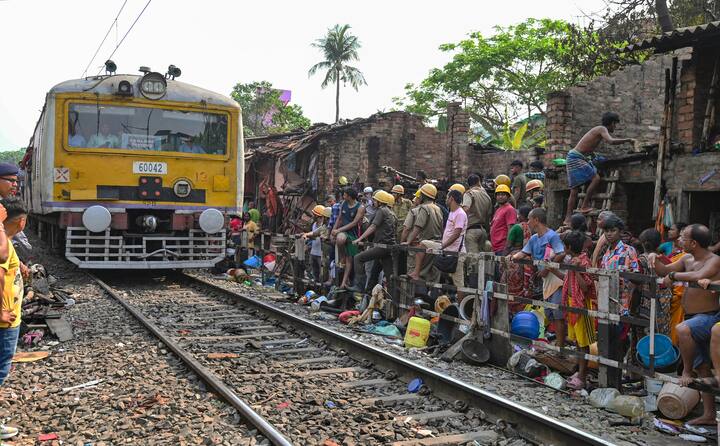 वहीं दुनिया के लगभग सभी देशों में दो पटरियों पर ट्रेनें चलती हैं.लेकिन भारत के पड़ोसी देश बाग्लादेश में ऐसा नहीं है.