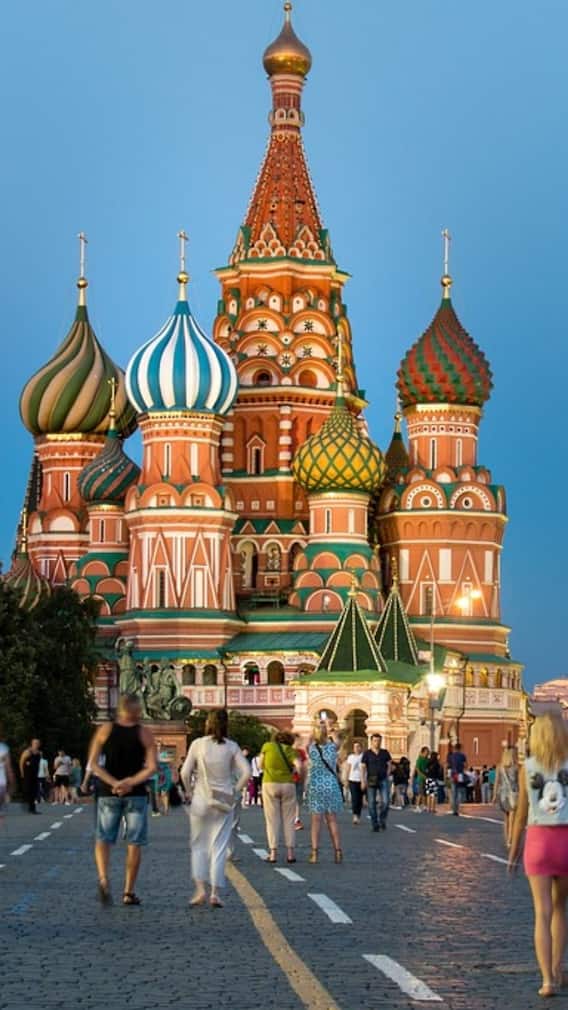 रूस में किस धर्म को माना जाता है ?