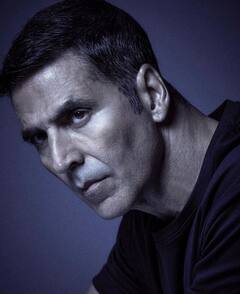 कभी सड़कों पर बेचता था आर्टिफिशियल गहने, आज बॉलीवुड के हाईएस्ट पेड एक्टर्स में है शामिल, करोड़ों में है नेटवर्थ